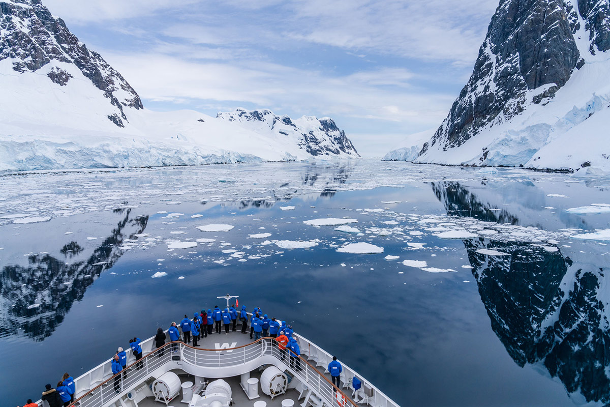 https://www.explorejourneys.com/wp-content/uploads/2022/08/Antarctica-Dest-4.jpeg